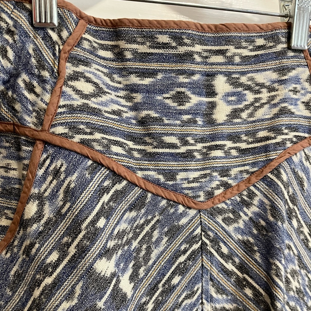 Anthropologie / Urban Outfitters / Staring at Stars Fitted Skirt